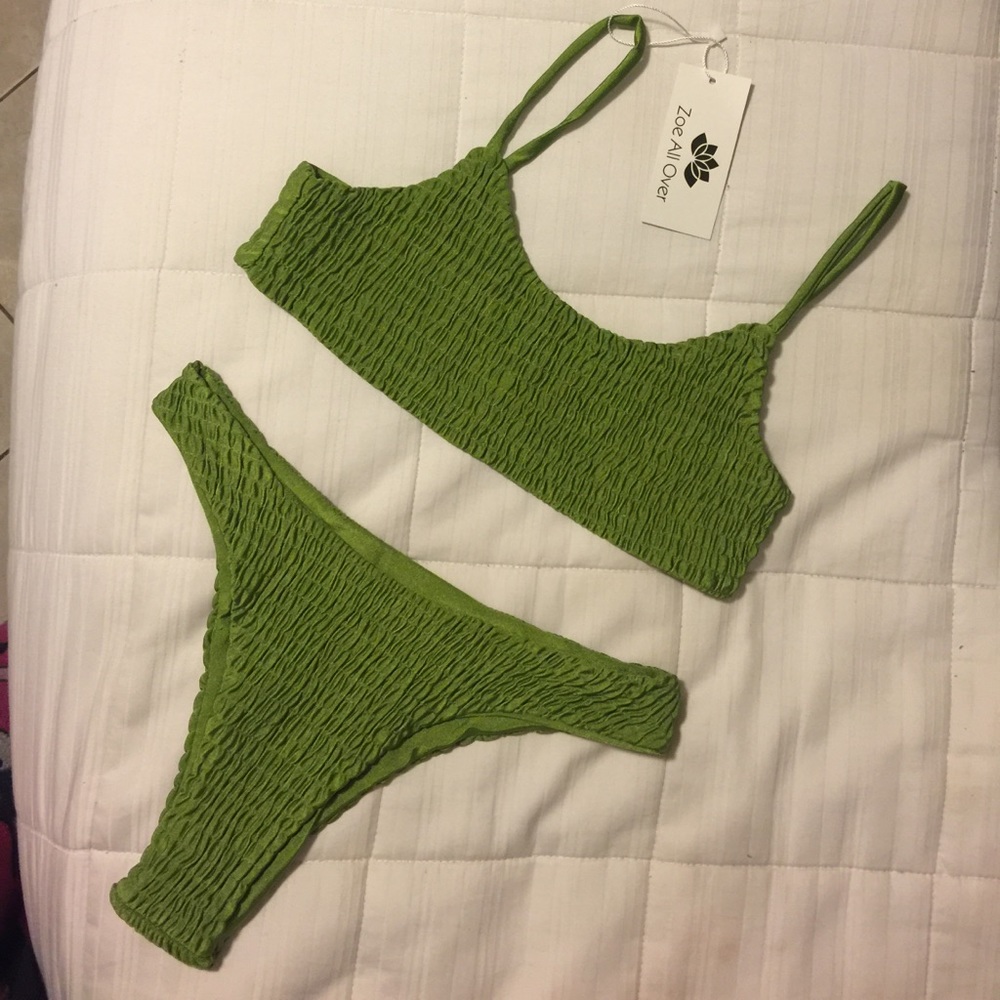 Green bikini !